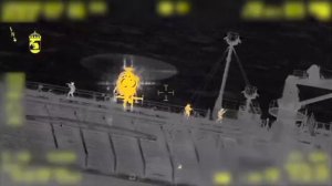 ‼️🇸🇪🏴☠️ Швеция показала кадры захвата танкера под флагом Коморских Островов, который перевозил н