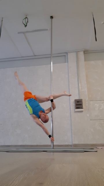 А как вам такой шпагат из "аиши"? К сожалению, растяжки пока не хватает (Александр Странник)