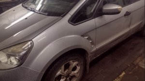 Форд S-Max. Не закрывается с брелка водительская дверь.