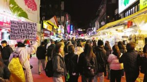 역대급 외국인 인파 몰린 홍대 주말 풍경! 외국인으로 북적이는 홍대 여행, 서울 여행 워커.