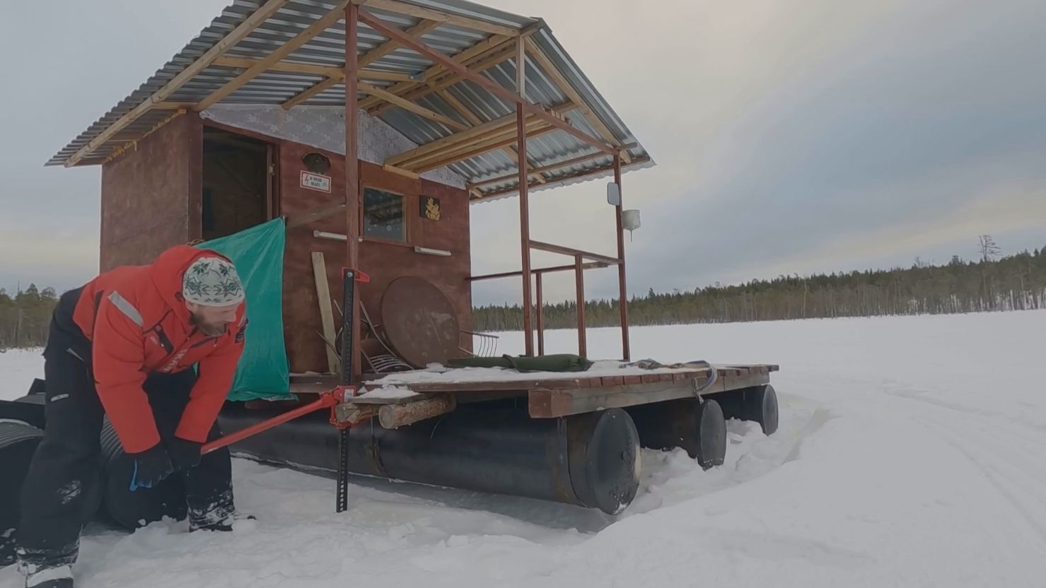 ТЕПЛО И УЮТ ЛЕСНОЙ ИЗБЫ. ГОТОВЛЮ ДОМ НА ВОДЕ К ВЕСЕННЕЙ НАВИГАЦИИ.