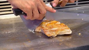 Японская кухня - куриный стейк, жареный рис, теппаньяки