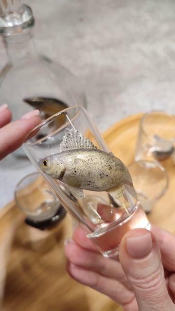 рыбки на рюмках + штоф
