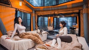 Кемпинг в сильный дождь вместе с моей сестрой в уютной и теплой палатке дом. Бушкрафт