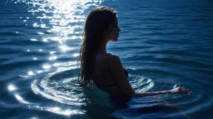 Увидеть рядом с собой, чёрной ночью, в море, обнажённую женщину...