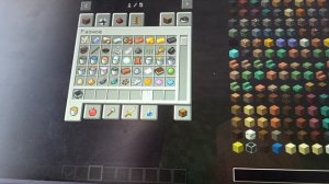 играю в майнкрафт на компьютере.