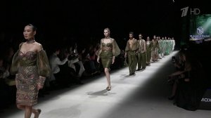 Дизайнеры со всего мира представляют свои коллекции на Московской неделе моды.