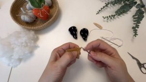 Мастер-класс: Игрушка-антистресс «Семечки» крючком (с хрустом)