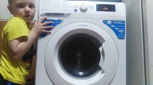 Стиральная машина Indesit режим отжим на 1000 оборотов отжать 4 тапочек 2 огромных и 2 маленьких
