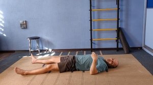 активируем передний сфинктер таза через круговые мышцы глаза. метод Паулы