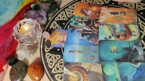 Какие эмоции вы у него вызываете 💞 таро по вариантам