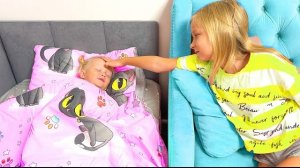 Софунья Шалунья - Ника не хочет спать в маленькой кроватке.