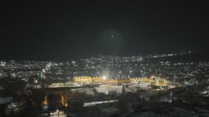 Обзор ночного города, в горы за водой