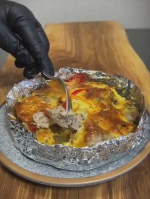 Идея для ужина мясо с овощами в тарелочках из фольги 🥘