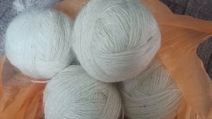 Белая пуховая пряжа в наличии.