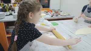 Волшебный день на кулинарном мастер‑классе: Настя и мама творят вкуснейшие шедевры! 🌟