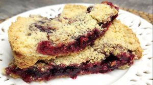 Пирог с кизилом и таёжными ягодами. Пирог с хрустящей посыпкой.