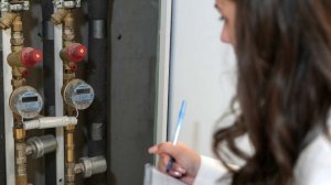 Россияне переплатили за услуги ЖКХ более 100 миллиардов рублей за три года