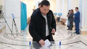 Граждане Казахстана приняли участие в референдуме по новой Конституции в посольстве в Москве