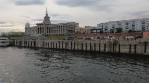 теплоход Максим Горький подходит к пристани г. Красноярск май 2024г.