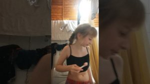 Смотрим как я чищу зубы и как я за собой ухаживаю и