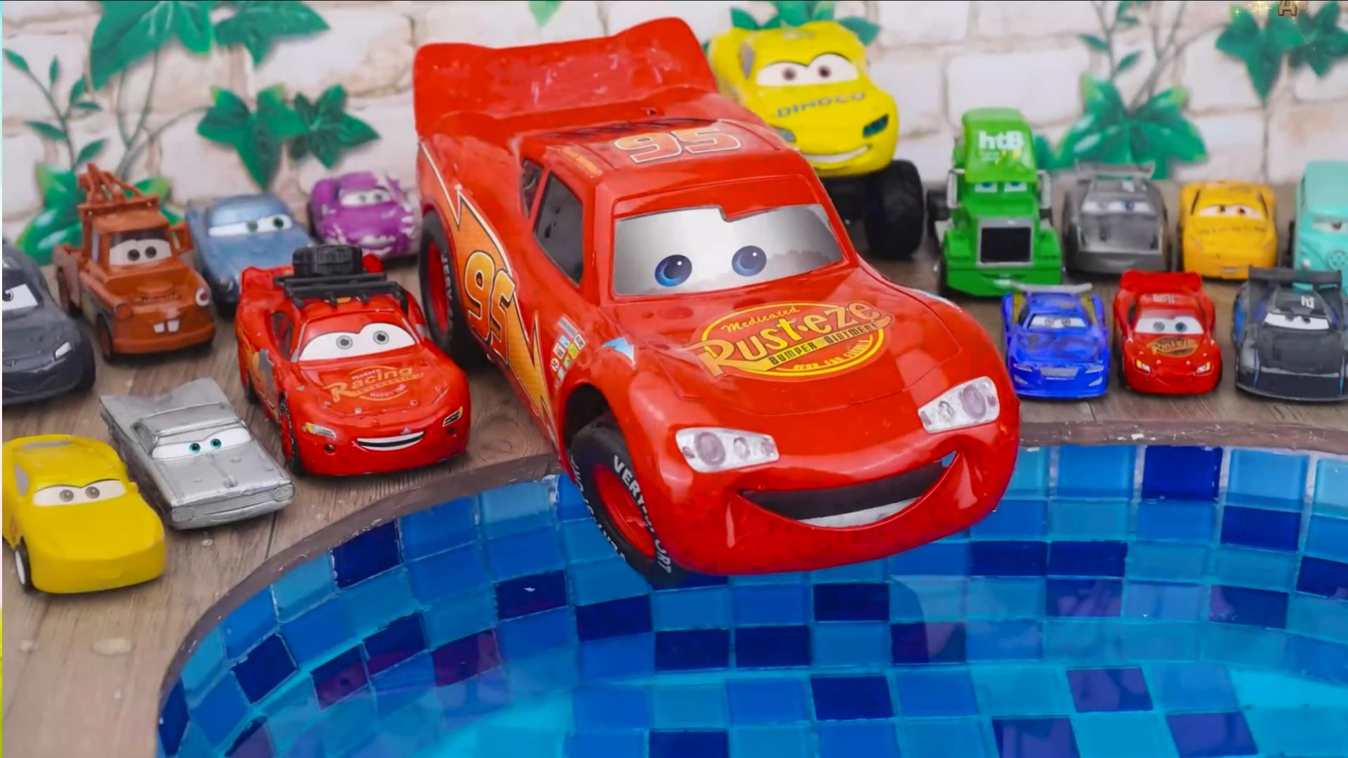 Мультики про машинки Молния Маквин и Трасса