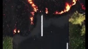 Впечатляющее извержение вулкана на французском острове Реюньон в Индийском океане