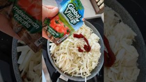 Готовлю дома. Суп сырный с курицей и капуста тушёная со спинками куриными. Сухарики.