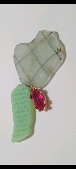 брошь камни с берега