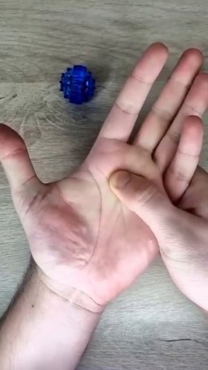 Снижаем давление с помощью точки Лао-гун 👍