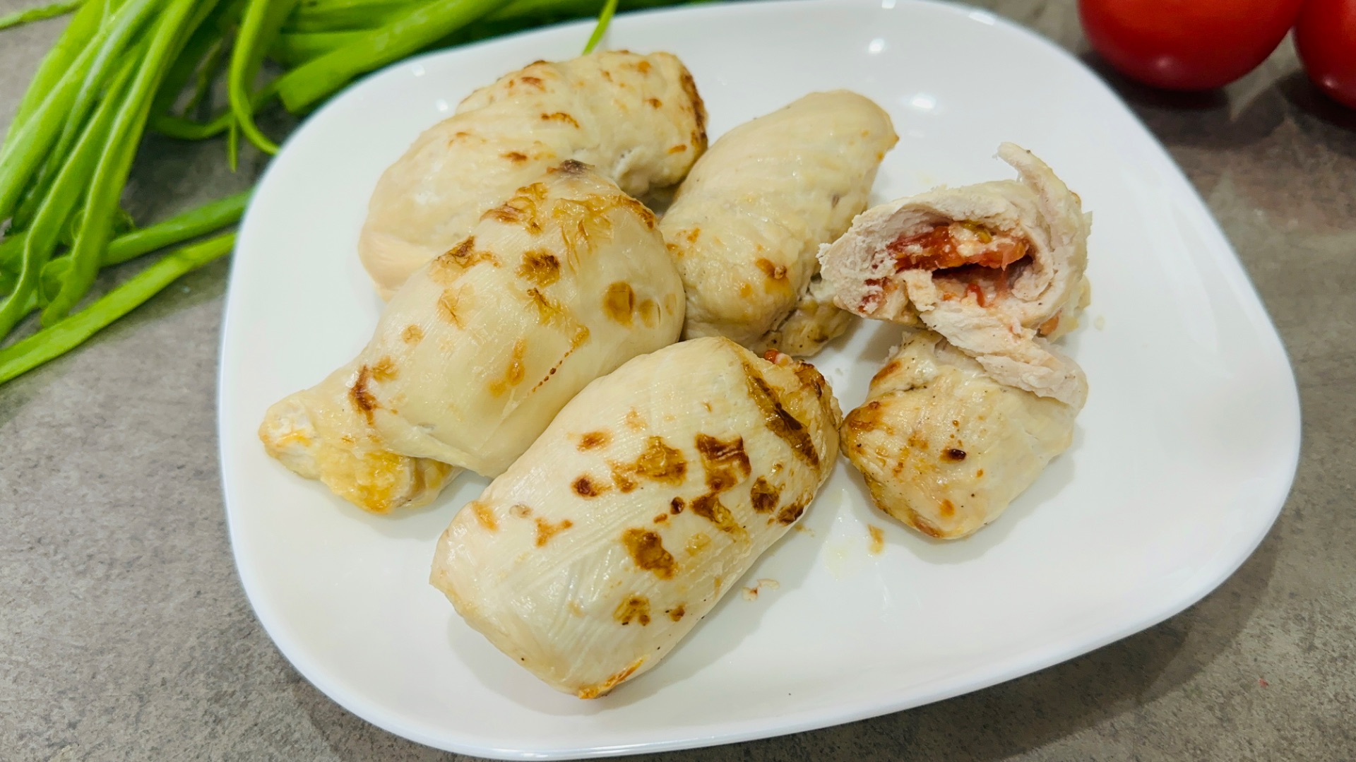 Рулетики из куриной грудки в духовке / Готовлю рулетики из куриных грудок в духовке с начинкой