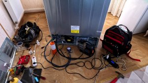 Холодильник Dexp. Большому холодильнику - большой ремонт.