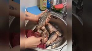 Уникальный метод очистки карасей.