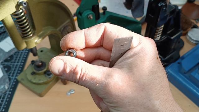 Отличия прессов для установки фурнитуры