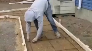 Хорошо укладывают тротуары.