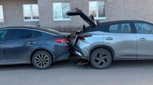 Иномарка насмерть сбила пятилетнего ребенка во дворе дома в Петербурге