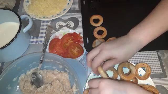 МИНИ-ПИЦЦА ИЗ БУБЛИКОВ