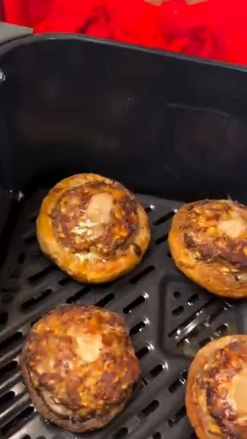 АРУСЯ ПОЕТ И ГОТОВИТ В АЭРОГРИЛЕ:)