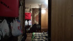 Поднимаю гири. После тренировки по Карате, которую я повторял из интернета.