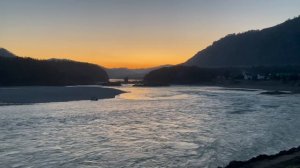 Горная река на закате | Звуки природы для сна 🌄🌊