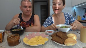 Мукбанг у Вована всегда были СЕРЬЁЗНЫЙ намеренья на меня! Кто в доме ГЛАВНЫЙ!? Семейный обед Россия