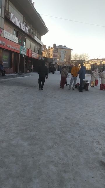Концерт на кристалле в Омске на улице