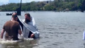 Таинство Крещения пяти жителей острова Маврикий в водах Индийского океана