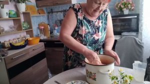 Жизнь пенсионеров.Вот так и живём.