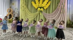 8 марта в старших группах "Радуга" и "Затейники"