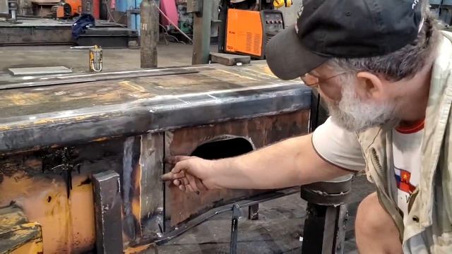 КАК НАДО ДЕЛАТЬ, ЕСЛИ ЧТО-ТО СЛОМАЛОСЬ МОЩНАЯ МАЧТА БУРОВОЙ УСТАНОВКИ?