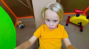 Крис строит секретную комнату ! - веселые истории для детей !