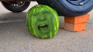 Машина давит предметы колесом! Эксперименты с колесом! Давим арбуззз 🍉 Залипалка ASMR