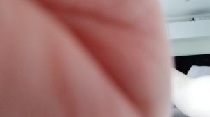 Гугбын Ест печенье чокопай со вкусом малины и клубники и запивает чаем Липтон зелёным.