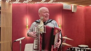 Песня Просто Потрясает и Захватывает с Первых Нот!!!